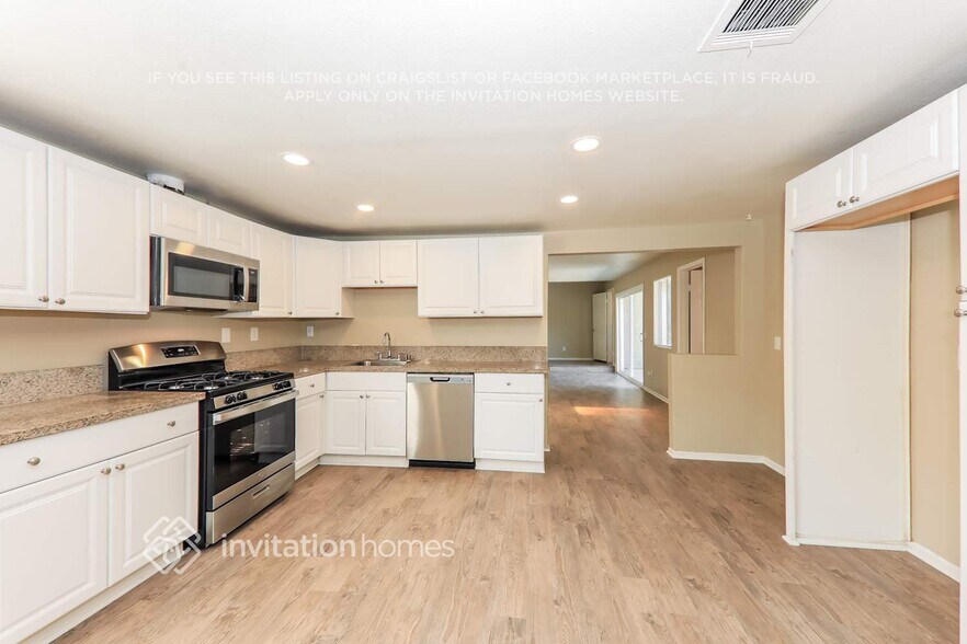 Building Photo - 12761 Harlow Ave