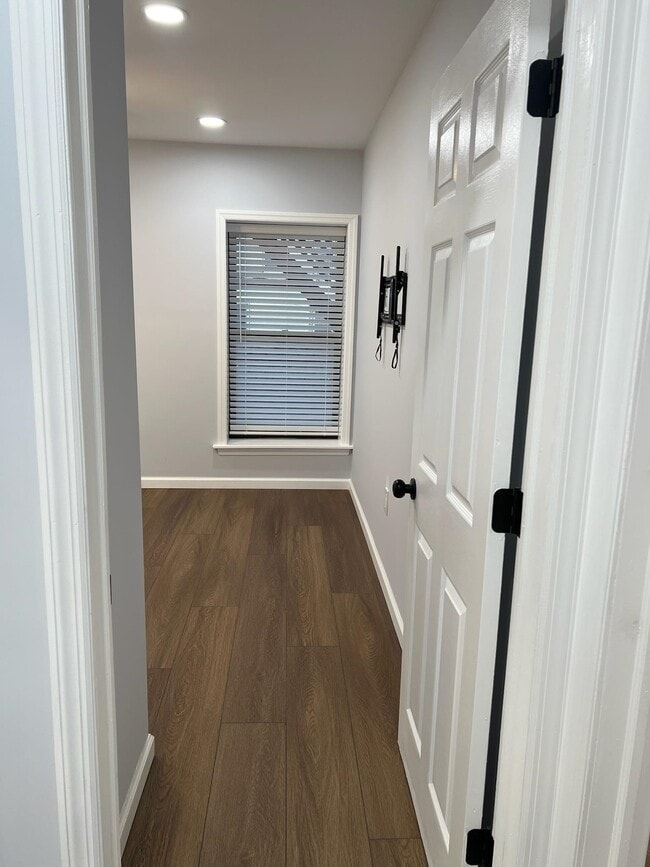 Building Photo - 384 Palisade Ave