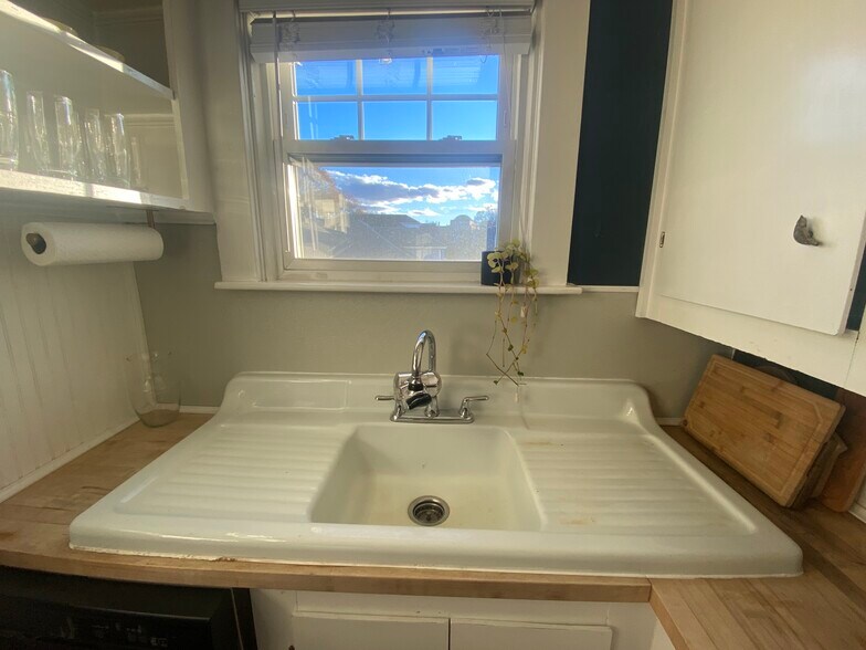 Building Photo - 63 Savoy St