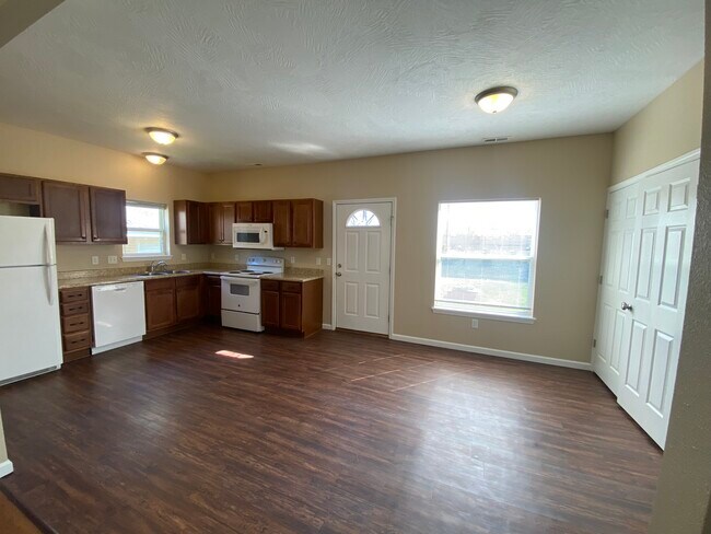 Building Photo - 1628 N Barnes Ave