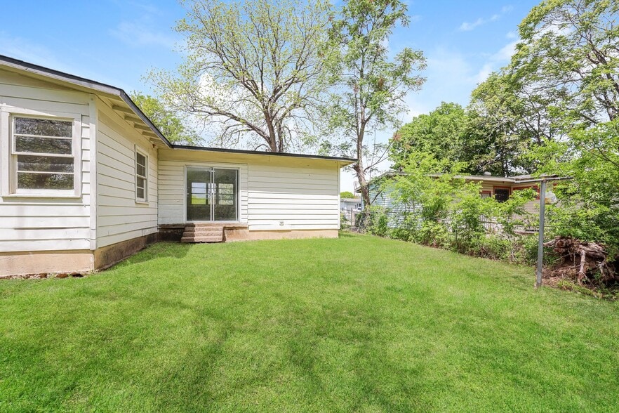 Building Photo - 5175 Cardiff St