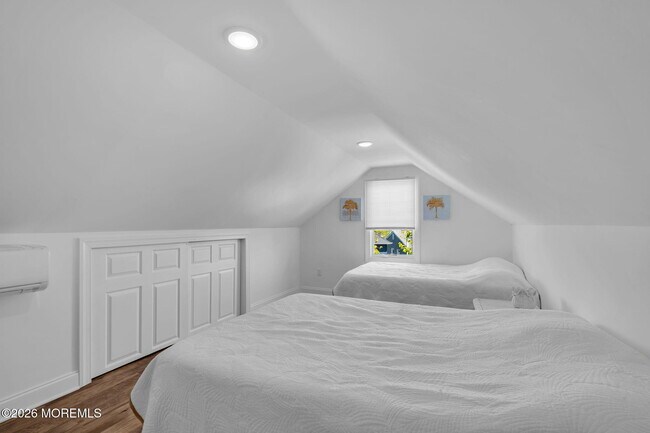 Building Photo - 310 18th Ave