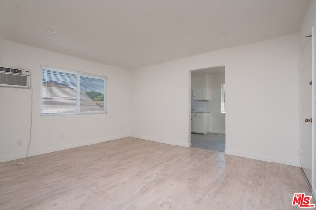 Building Photo - 1361 Riverside Dr