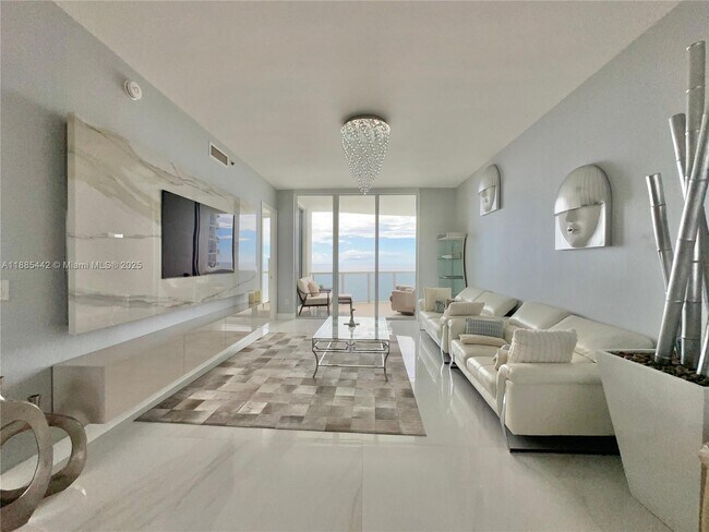 Building Photo - 15901 Collins Ave