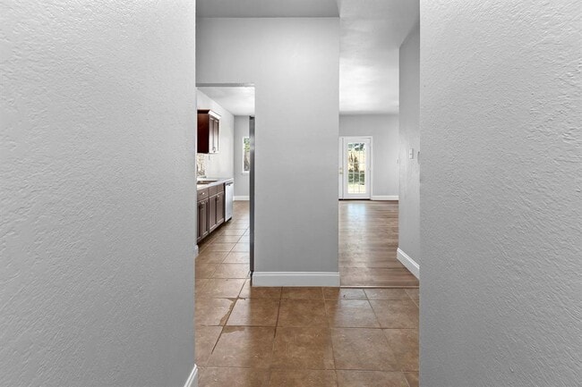 Building Photo - 1207 York Castle Dr