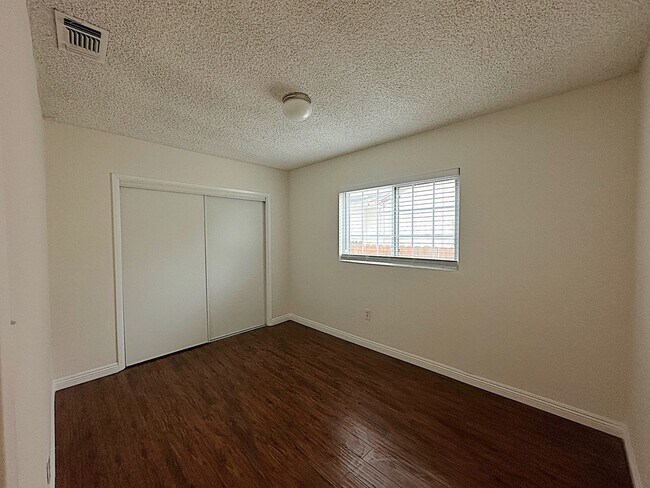 Building Photo - Charming 3-Bedroom, 2-Bath Home in Prime E...