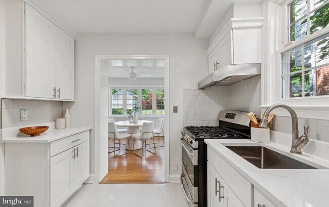 Building Photo - 4413 Butterworth Pl NW