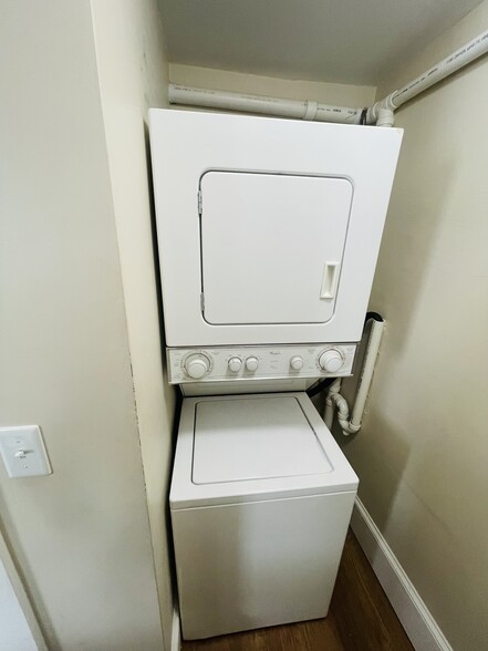 washer/dryer - 38 N Pleasant St