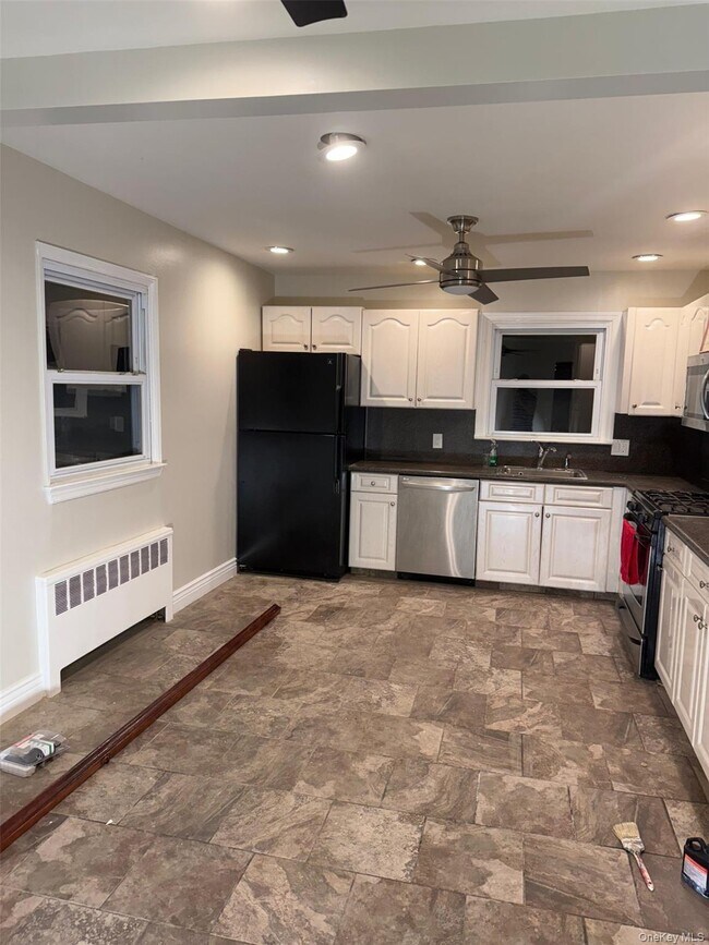 Primary Photo - 168 Bennett Ave