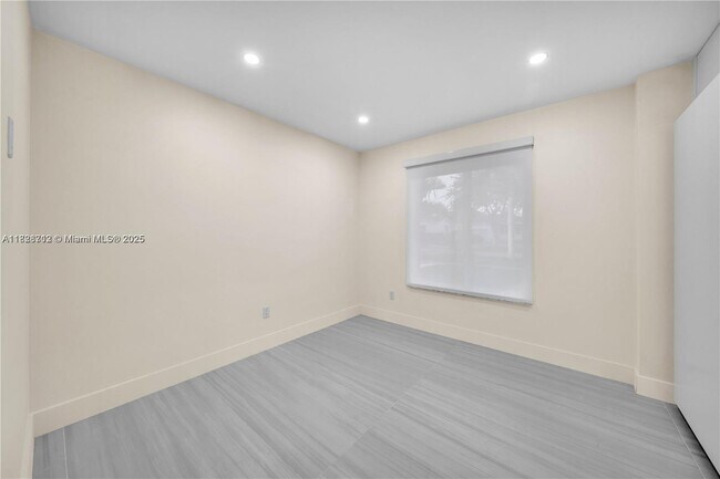 Building Photo - 5020 SW 92nd Ave