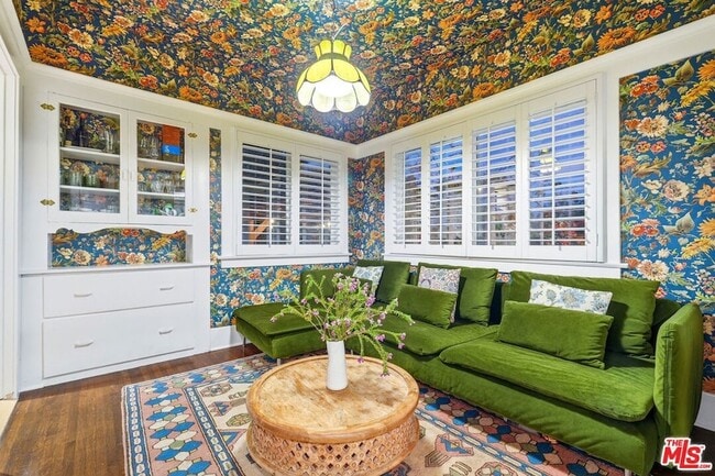 Building Photo - 1458 W 48th St