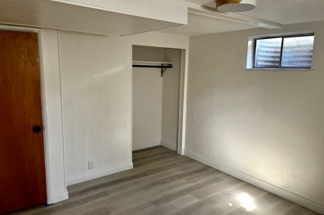 Building Photo - 1075 S 1200 E