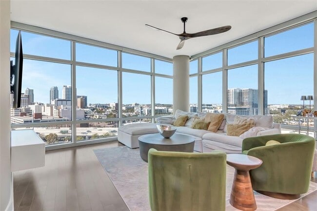 Building Photo - 1120 E Kennedy Blvd