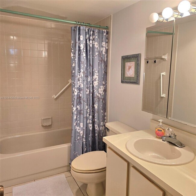 Building Photo - 200 SE 5th Ave