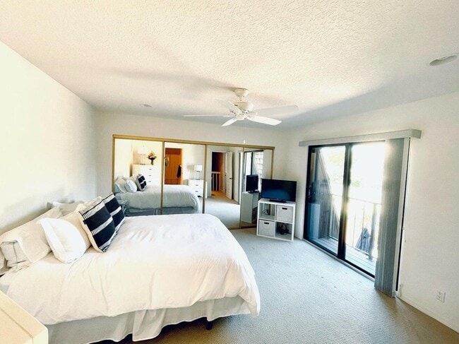 Building Photo - 1420 Ocean Way Dr