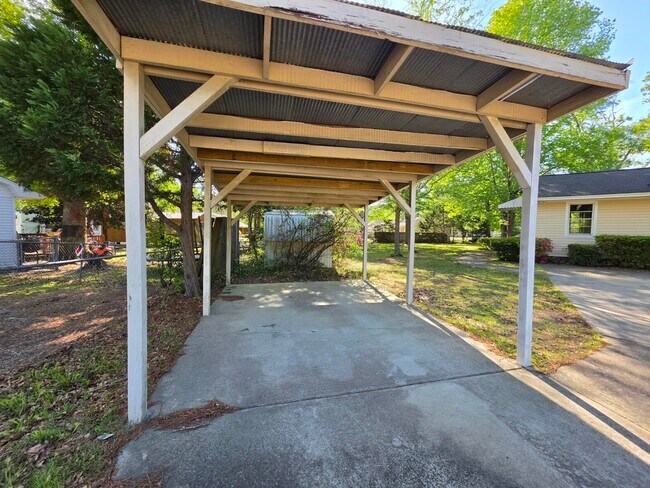 Building Photo - 232 Pinckney St