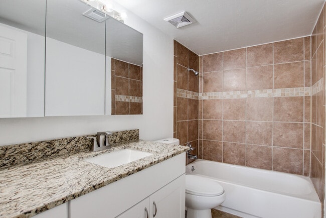 Building Photo - FOR RENT