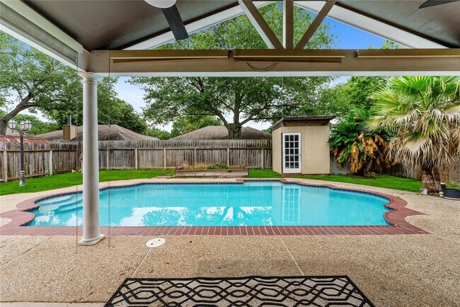 Building Photo - 5622 Village Park Dr