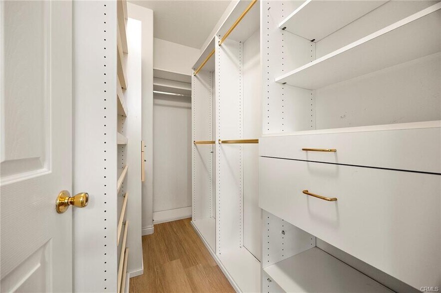 Master closet - 2479 Sunningdale Dr