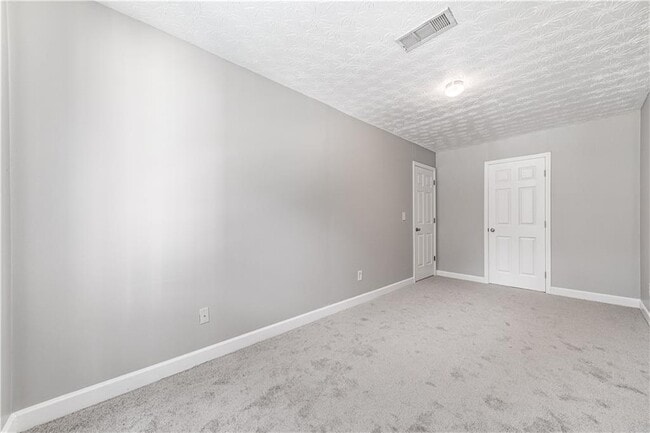 Building Photo - 4768 Sylvan St