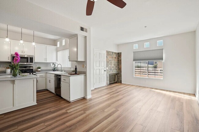 Building Photo - SD: Stunning 3BD/2.5BA Townhome in Imperial Beach with Ocean Views, Rooftop Patio & In-Unit Laundry
