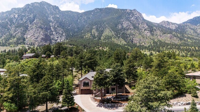 Building Photo - Stunning Broadmoor Estate with Mountain & City Views