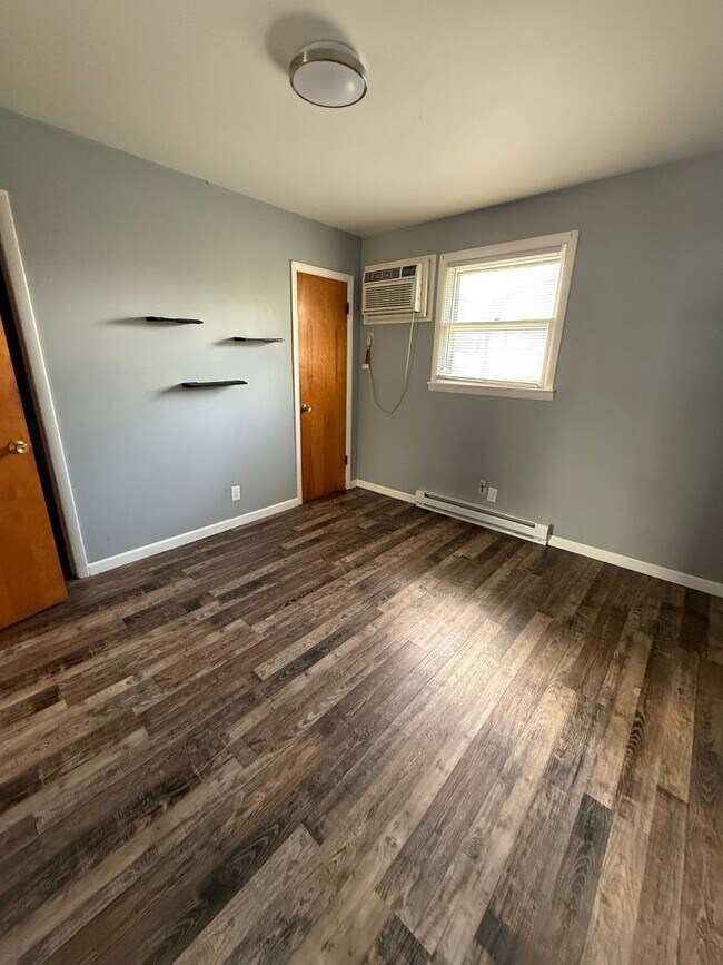 Building Photo - 1301 W 14th St