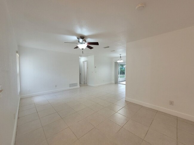 Building Photo - 10 Winding Ridge Rd