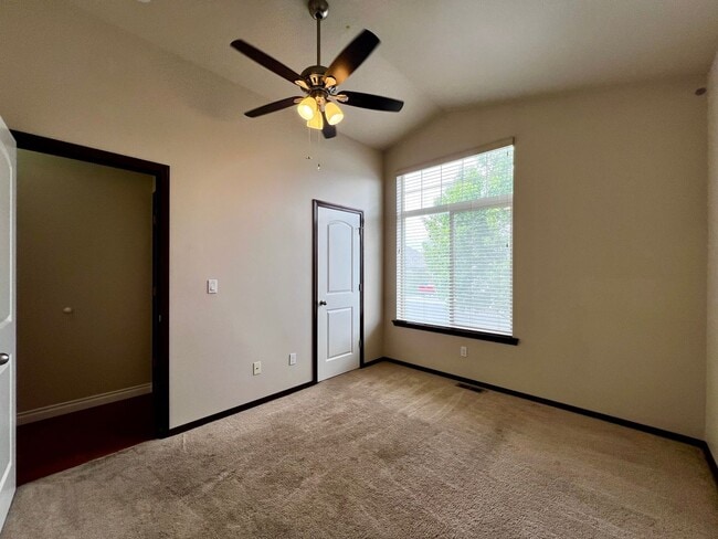 Building Photo - Home in West Valley with garage & back yard!