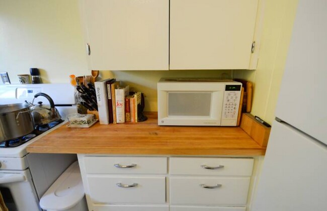 Butcher block counter - 5394 Village Grn