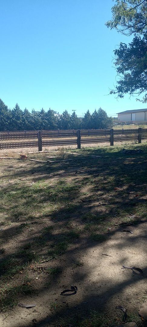 Building Photo - Cute Ranch Style 3 Bedroom, 2 Bath, On 4 A...