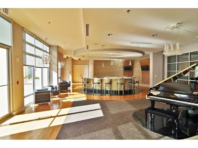 Building Photo - 711 Cosmopolitan Dr NE