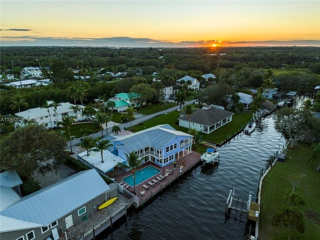 Building Photo - 474 Peninsula Dr