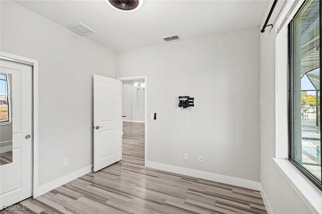 Building Photo - 239 SE 11th Terrace