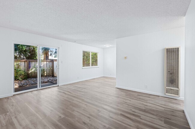 Building Photo - 802-816 Lincoln Avenue