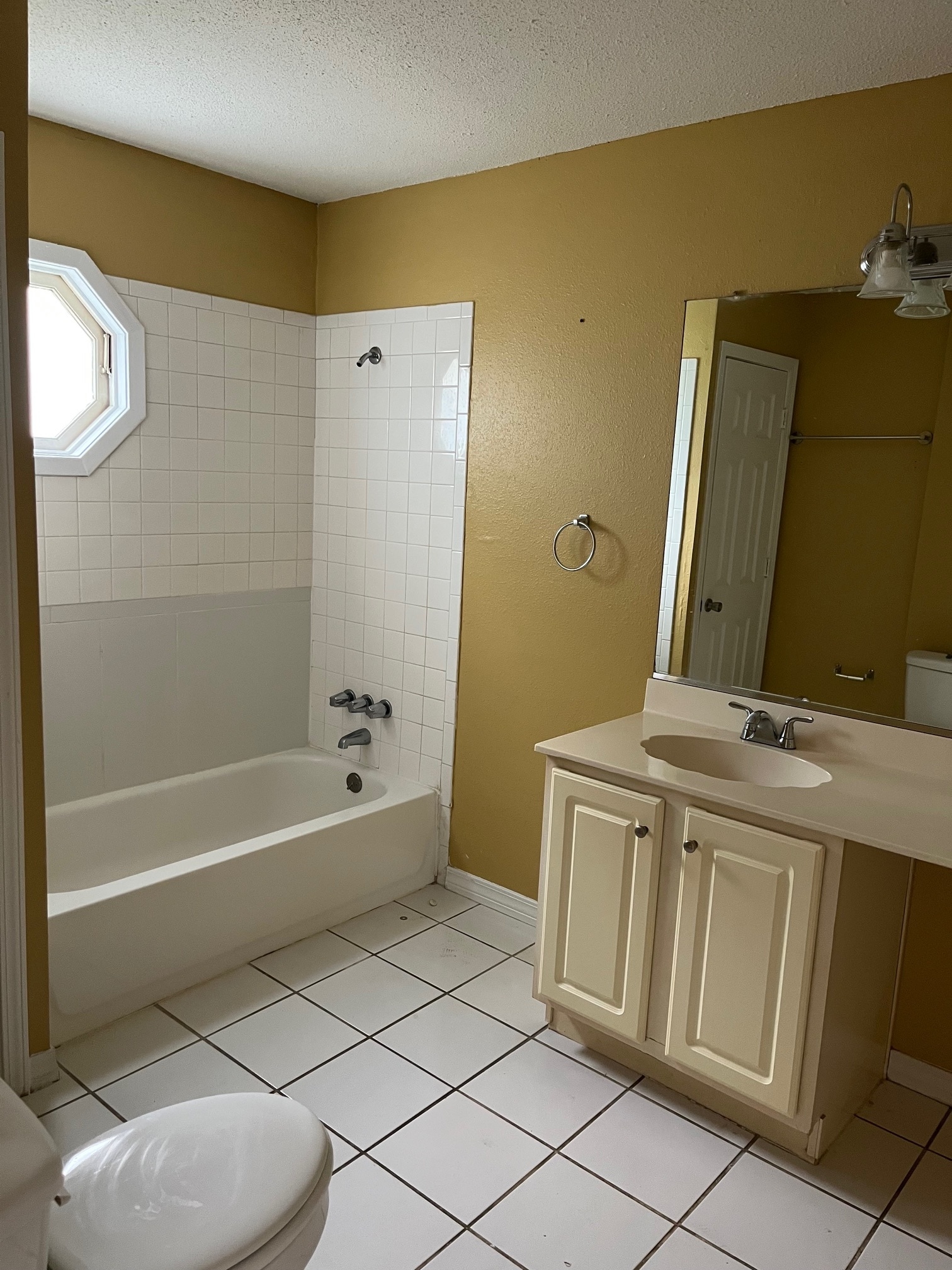 Building Photo - 115 Alicia St