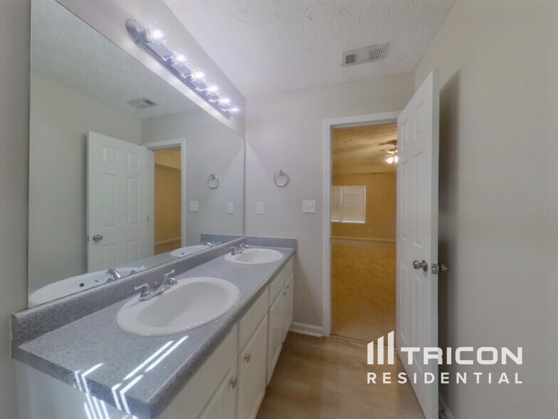 Building Photo - 40 Bramble Bush Trail