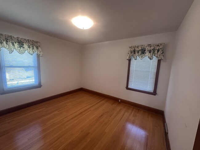 Building Photo - 1123 Franklin Turnpike