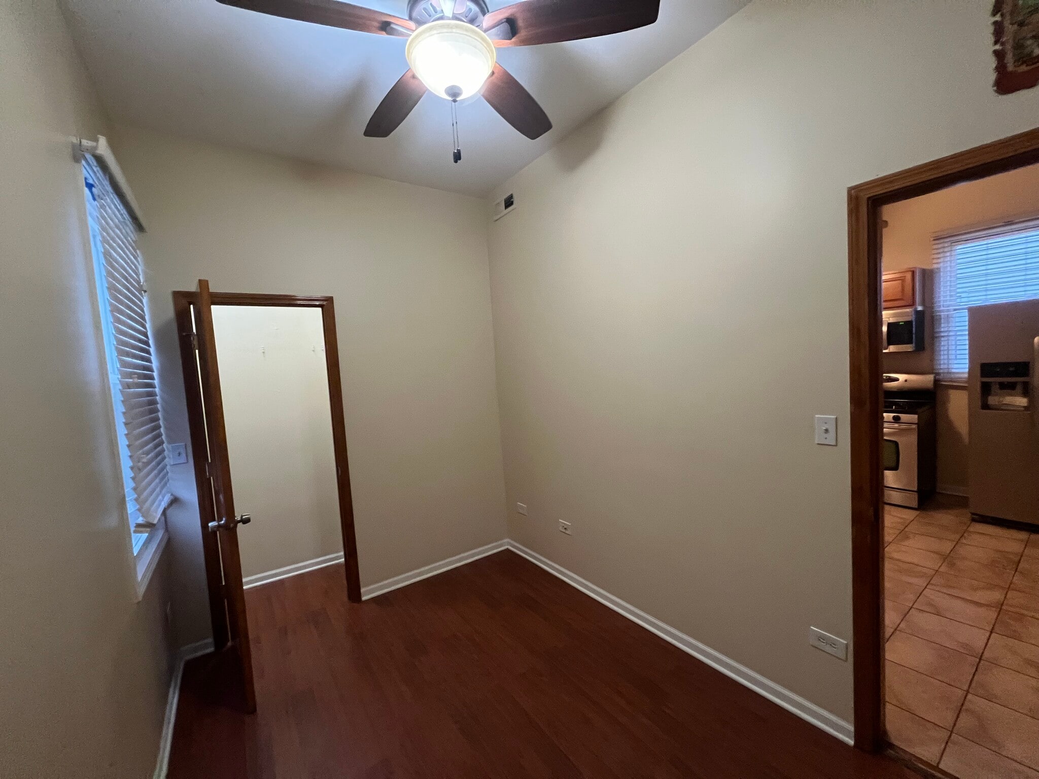 Building Photo - 2028 N Hamlin Ave