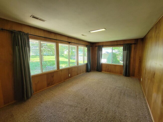 Building Photo - 1103 College St