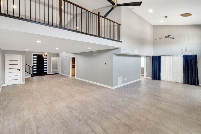 Building Photo - Stunning Remodeled 4-Bedroom Home in Exclu...