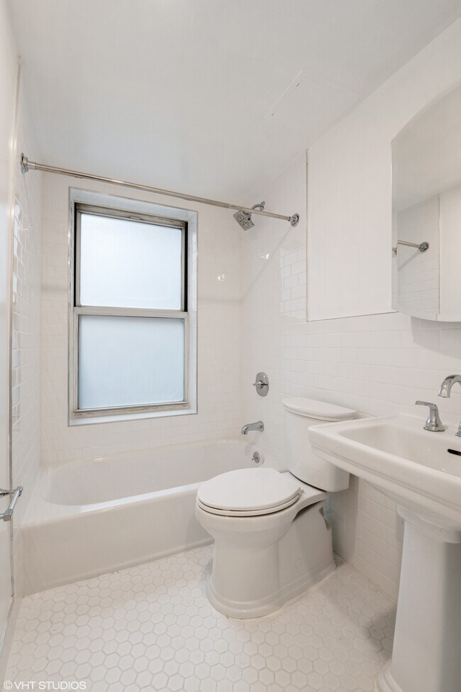 Building Photo - 34 E 20th St