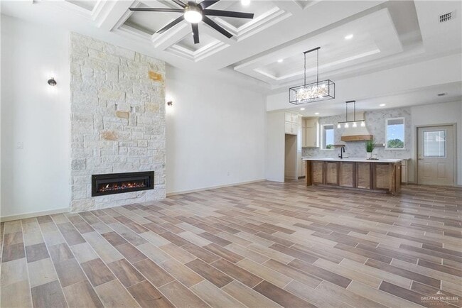 Building Photo - 17 N Alyna Ave