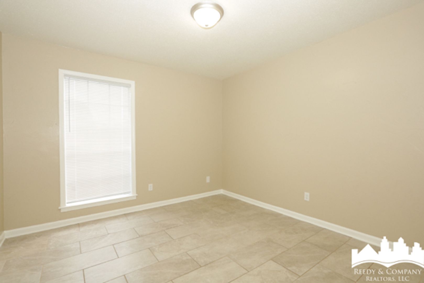 Building Photo - 6465 Forest Glen Dr