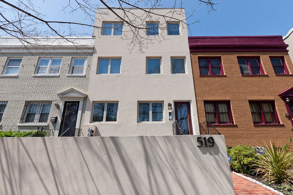 Building Photo - 519 16th St SE