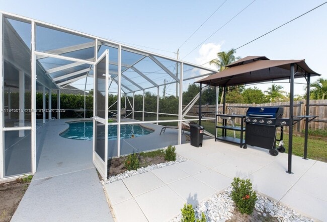 Building Photo - 1771 SE Gaskins Cir