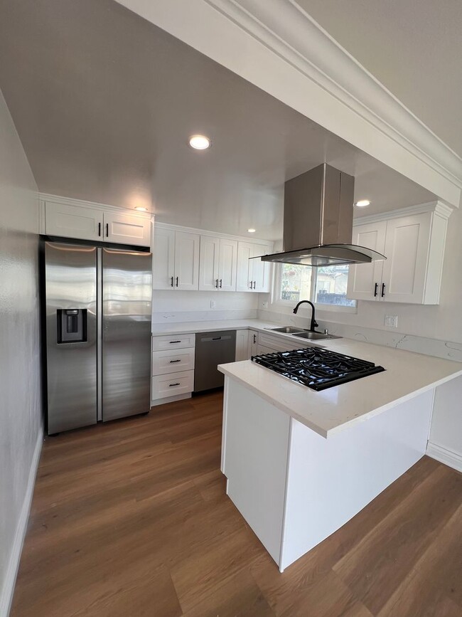 Building Photo - Central Huntington Beach 2 bed 1 bath