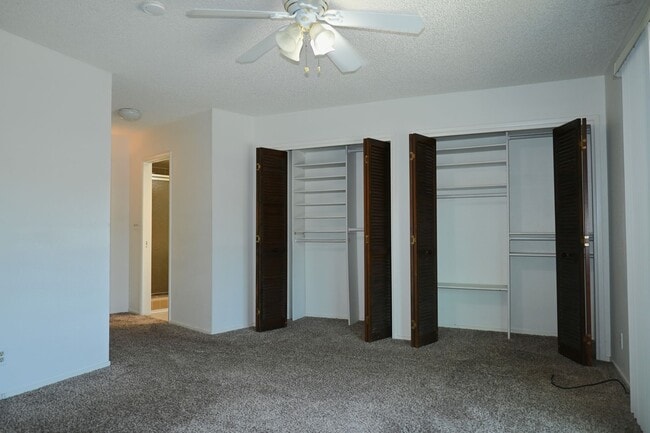 Building Photo - 5941 S Land Park Dr