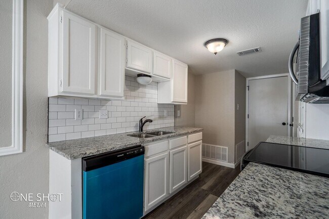 Building Photo - 1359 Yeomans Rd