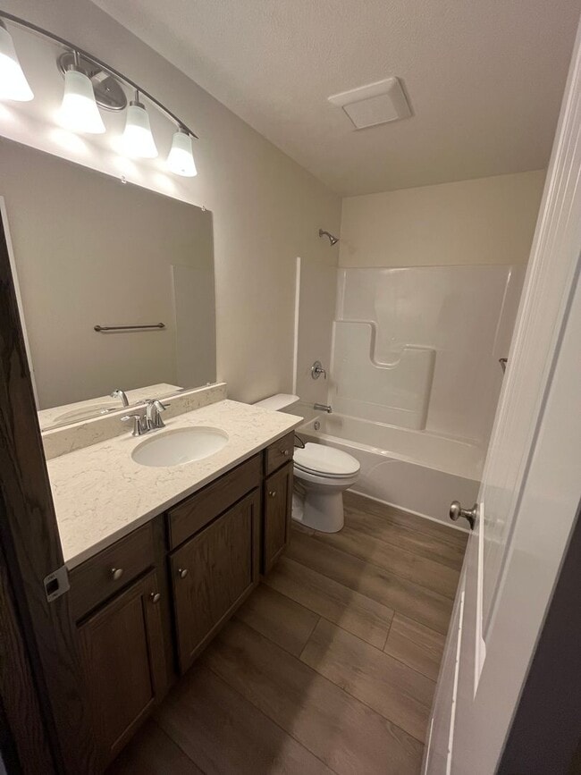 Building Photo - 786 Glory Dr